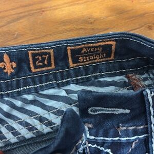 Rock Revival Blue Jeans with Tan Stitching.
32” Inseam
Low-Rise
12” Opening